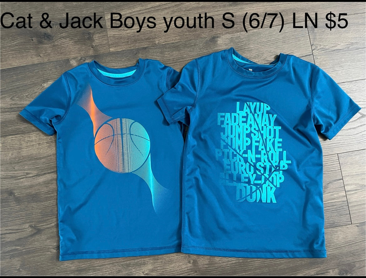 137 Cat and Jack youth boys size Small (6/7) 3 shirts and 1 pair of shorts basketball theme