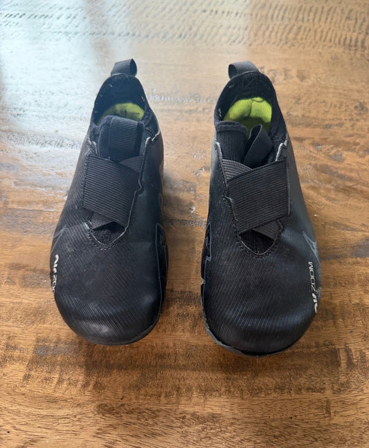 Seller #8 REDUCED Boys Nike cleats size 11