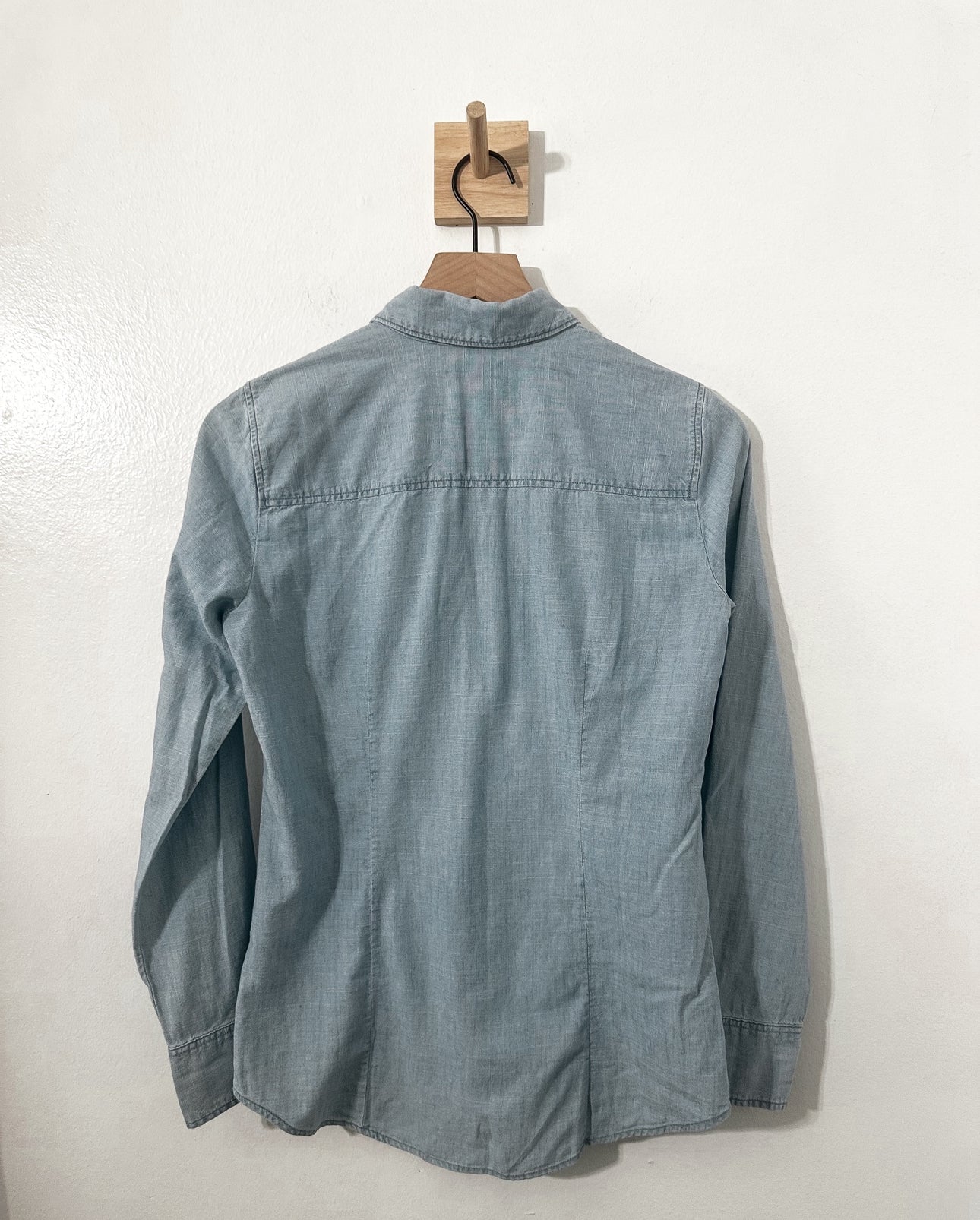 #111 Womens J. Crew Chambray Button Down Long Sleeve XS