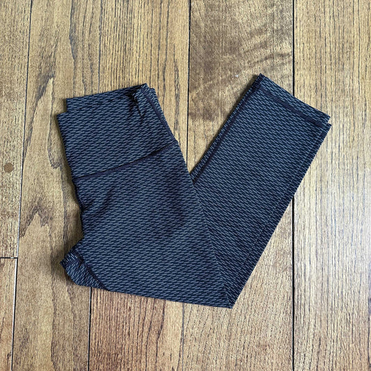 #95 VGUC Women's Lululemon Gray and Black Wunder Under Hi-Rise Crop Leggings, 21", size 8
