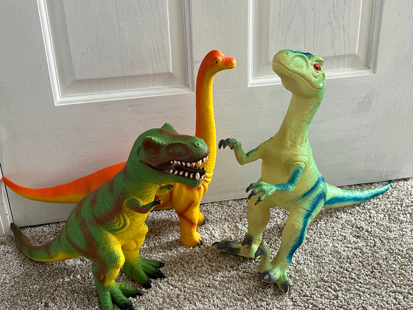 137 set of 3 dinosaurs