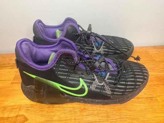 #94 REDUCED Nike 3.5Y Sneakers - VGUC (see description)