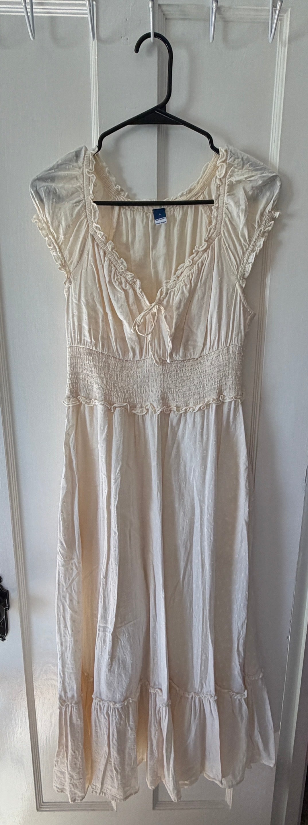 Seller #8 REDUCED Women’s ON cream dress small