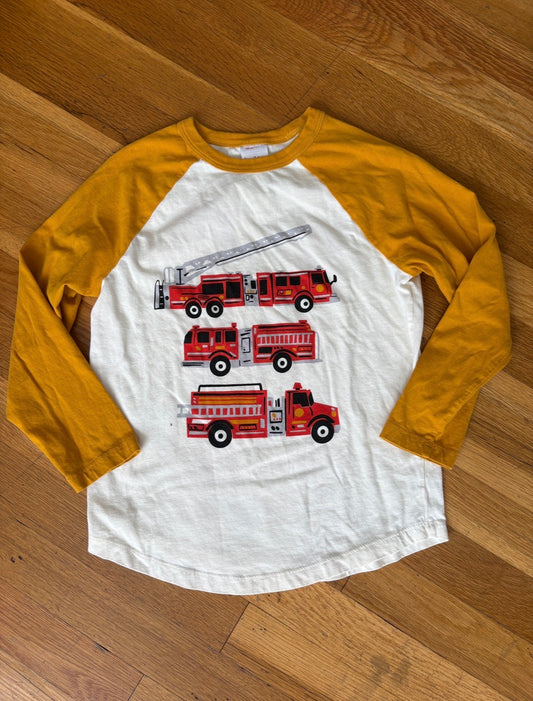 #116 Boys Hanna Andersson fire truck shirt 6-7