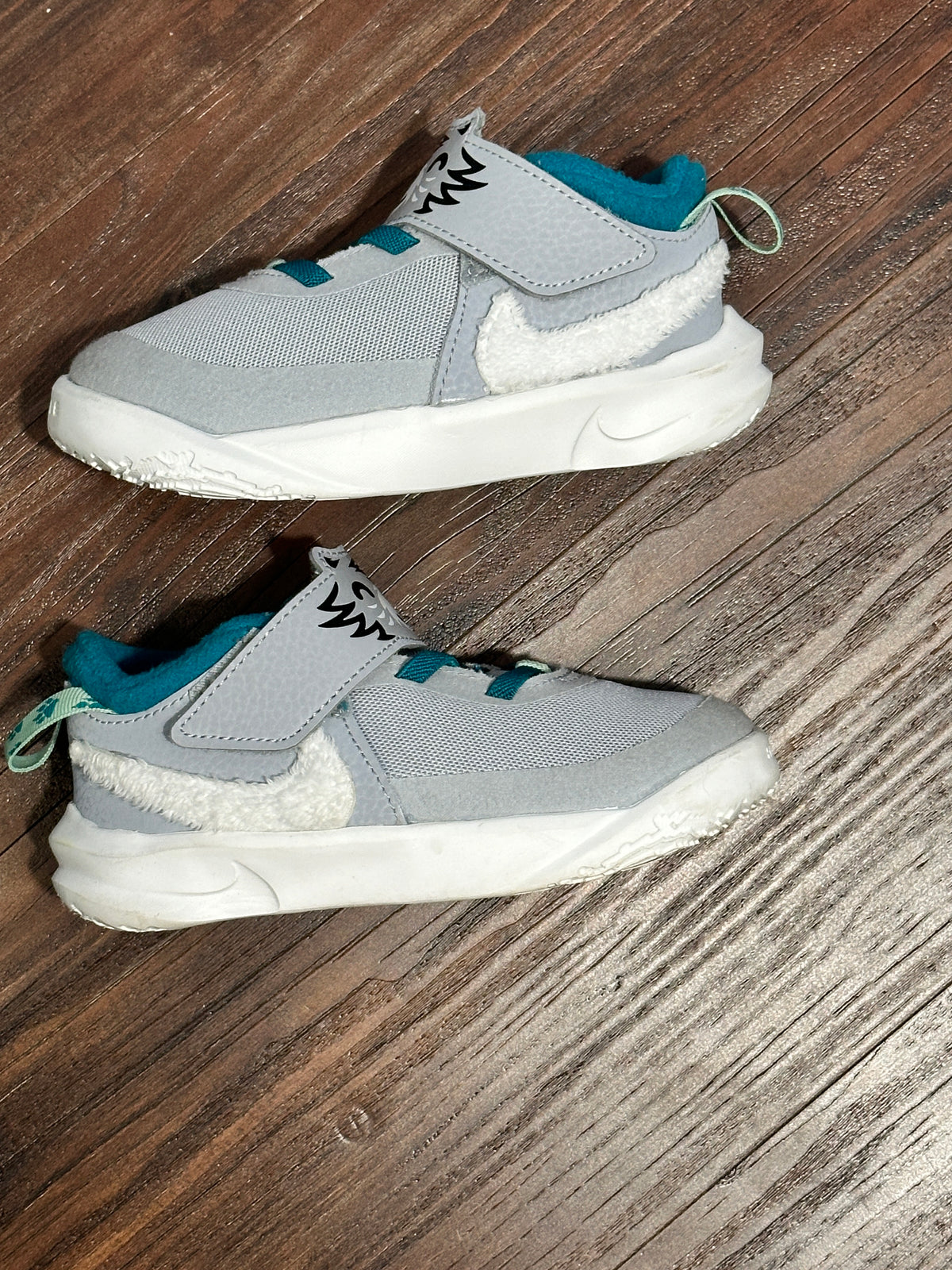 #48 Nike Sneakers size 9
