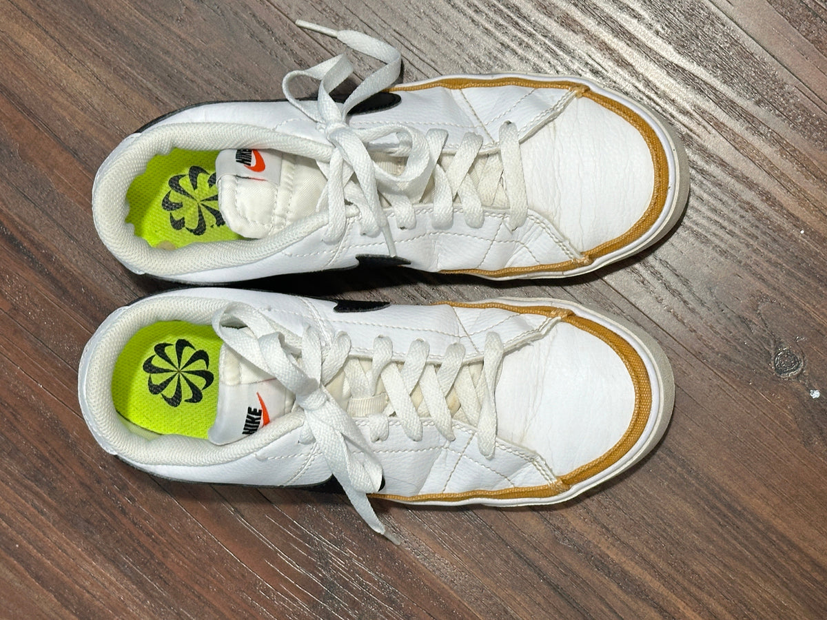 #48 Women's Nike Sneakers 7.5