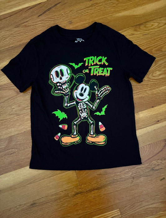 #116 Disney glow in the dark Mickey Halloween shirt 6-7
