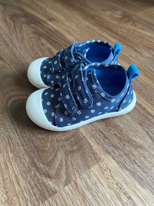 Seller 64 girls Cat and Jack size 6 girls sneakers