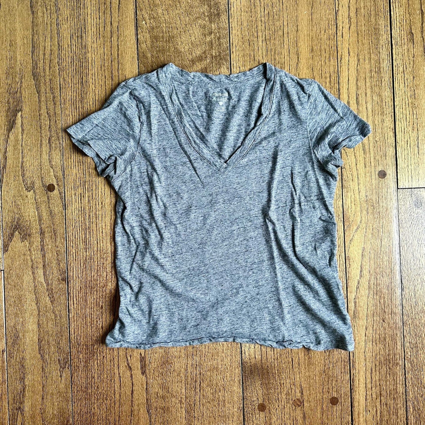 #95 EUC Women's Madewell Gray V-neck T shirt, size XS