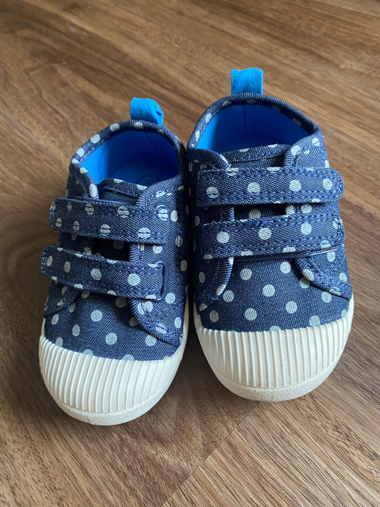 Seller 64 girls Cat and Jack size 6 girls sneakers
