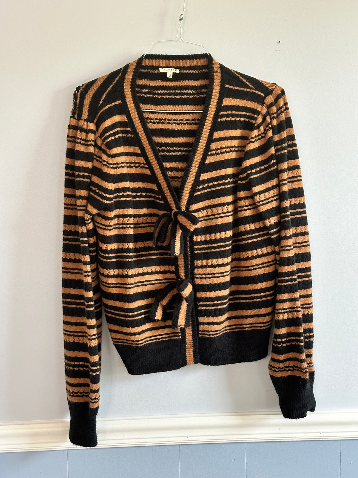 #48 Jodifl Black & Tan Sweater size LG