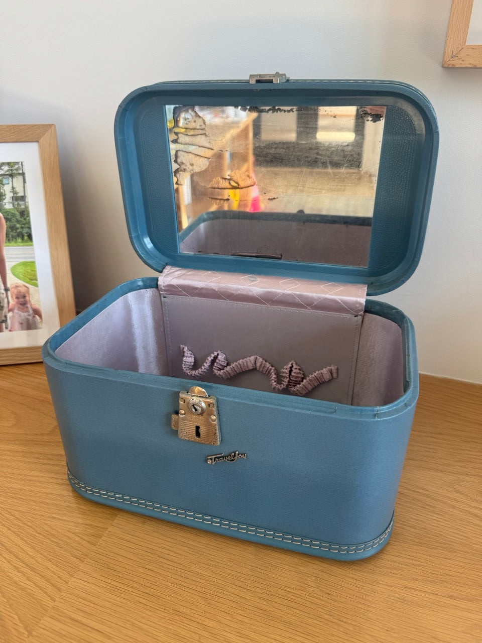 #82 Vintage 1960s Travel Joy Vanity Case in Blue Retro