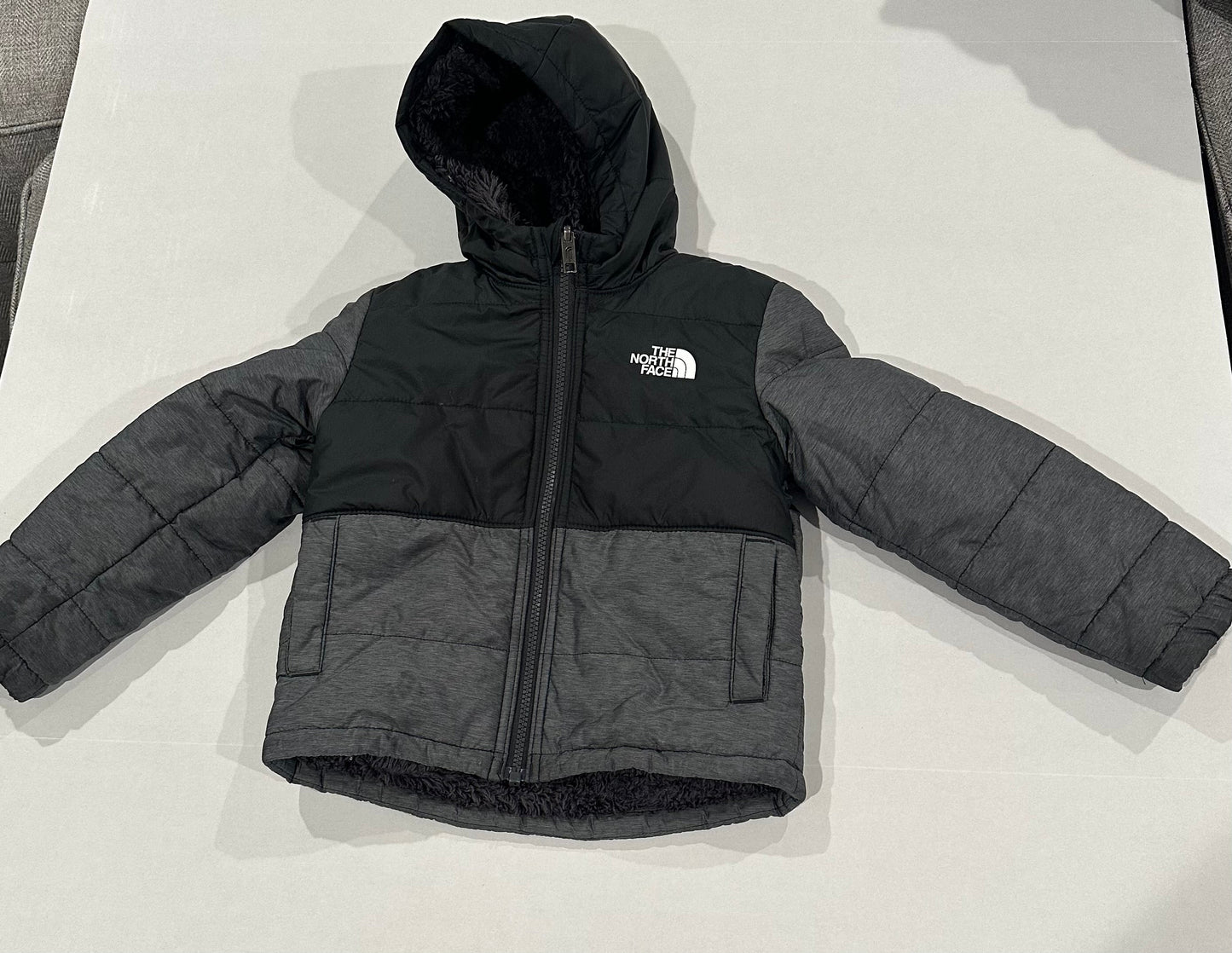 #160 Boys 4T The North Face reversible Mount Chimbo warm coat