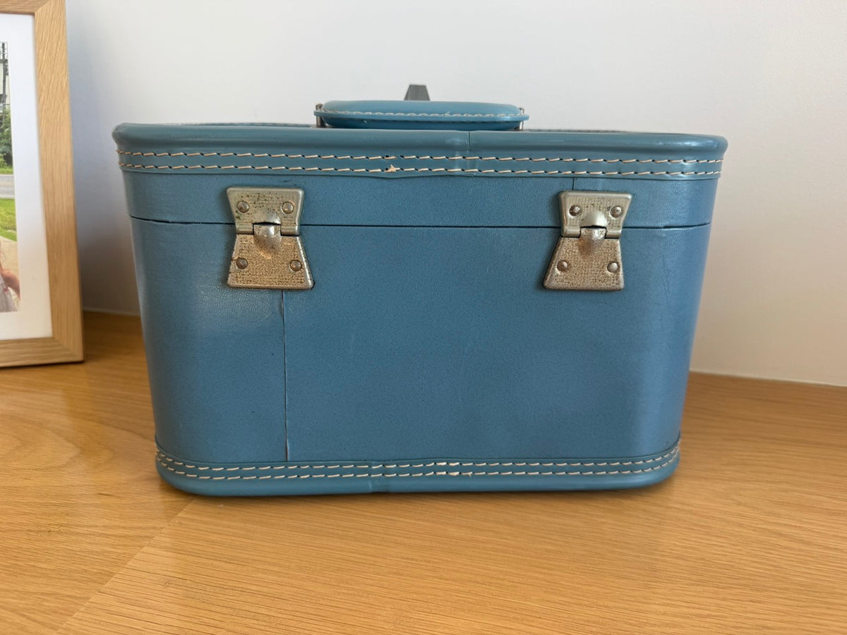 #82 Vintage 1960s Travel Joy Vanity Case in Blue Retro