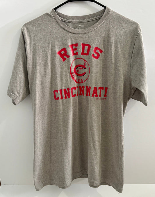 #132 - Team Athletics: Grey Cincinnati Reds T-Shirt, Boy's XL/18