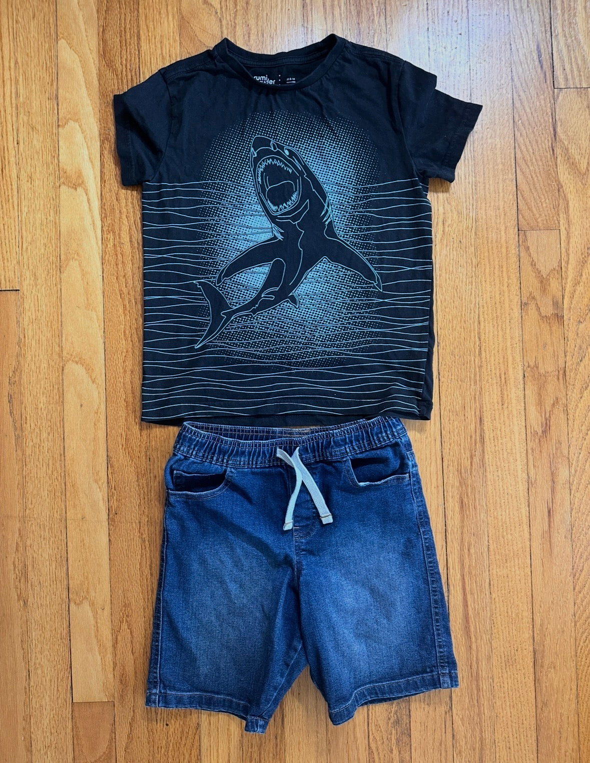 #94 Shark Shirt & Jean Shorts - boys 8 - EUC