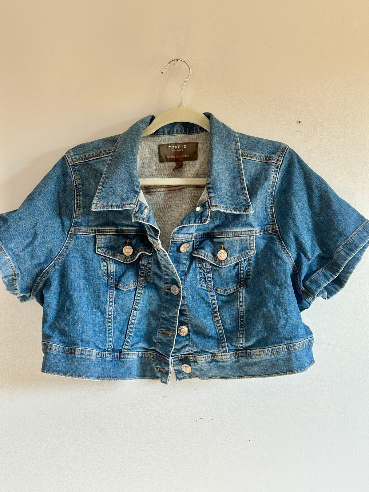 #48 Torrid Denim Cropped Short Sleeve Jacket size 1 (12-14)