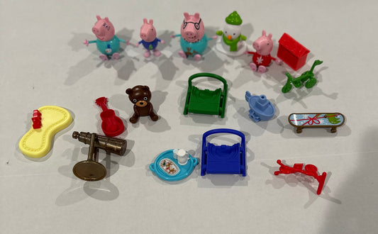 #160 Peppa Pig set of Christmas / winter figurines
