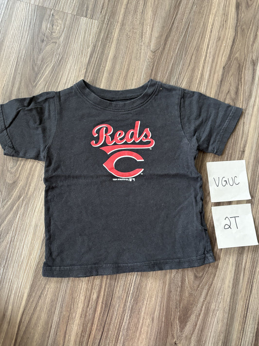 #77 - 2T - VGUC Black Reds Tshirt