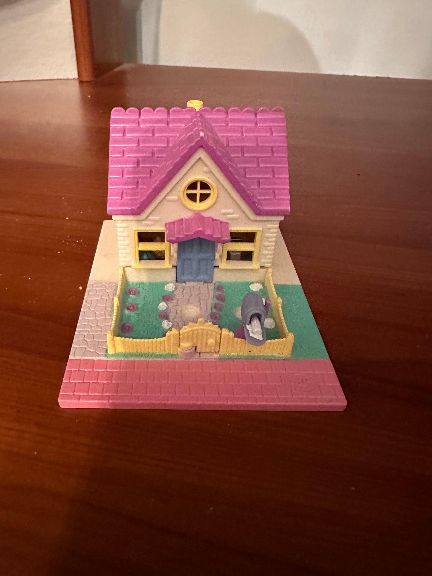 Set of 2 Polly Pockets - Restaurant and House