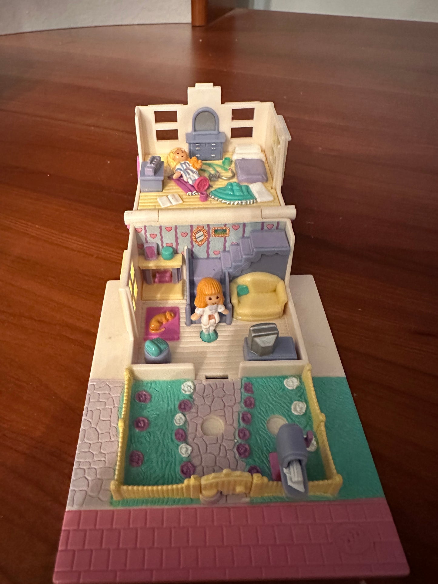 Set of 2 Polly Pockets - Restaurant and House