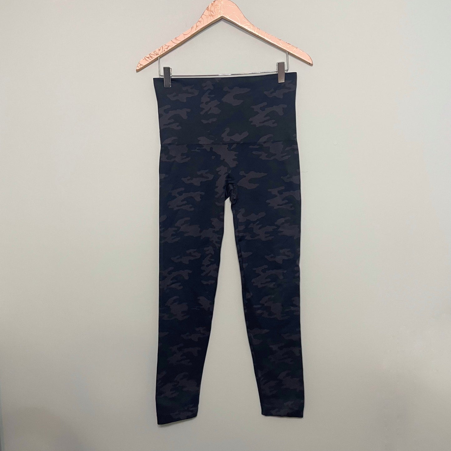 #118 | Size XL | Spanx Women's Gray Camo Seamless Legging