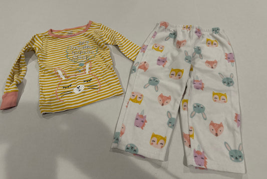 #160 Girls 2T Carters pjs with fleece pants