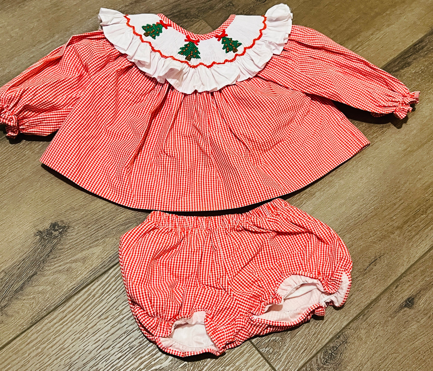 #68 Girls smocked Christmas set, 6 mos, VGUC