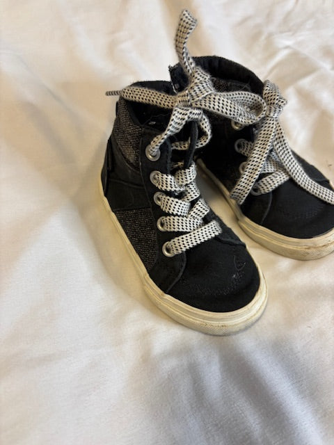 #210 Boys Shoes Size 5 "Grey & Black"