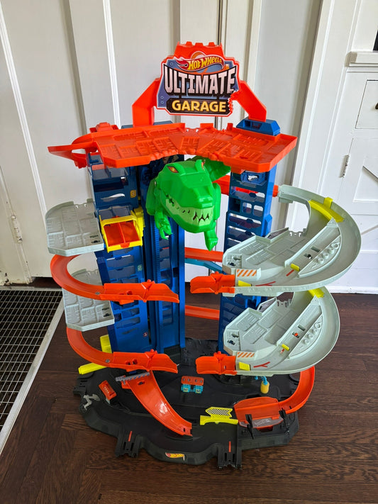 #101 Hot Wheels Ultimate Garage Playset Track