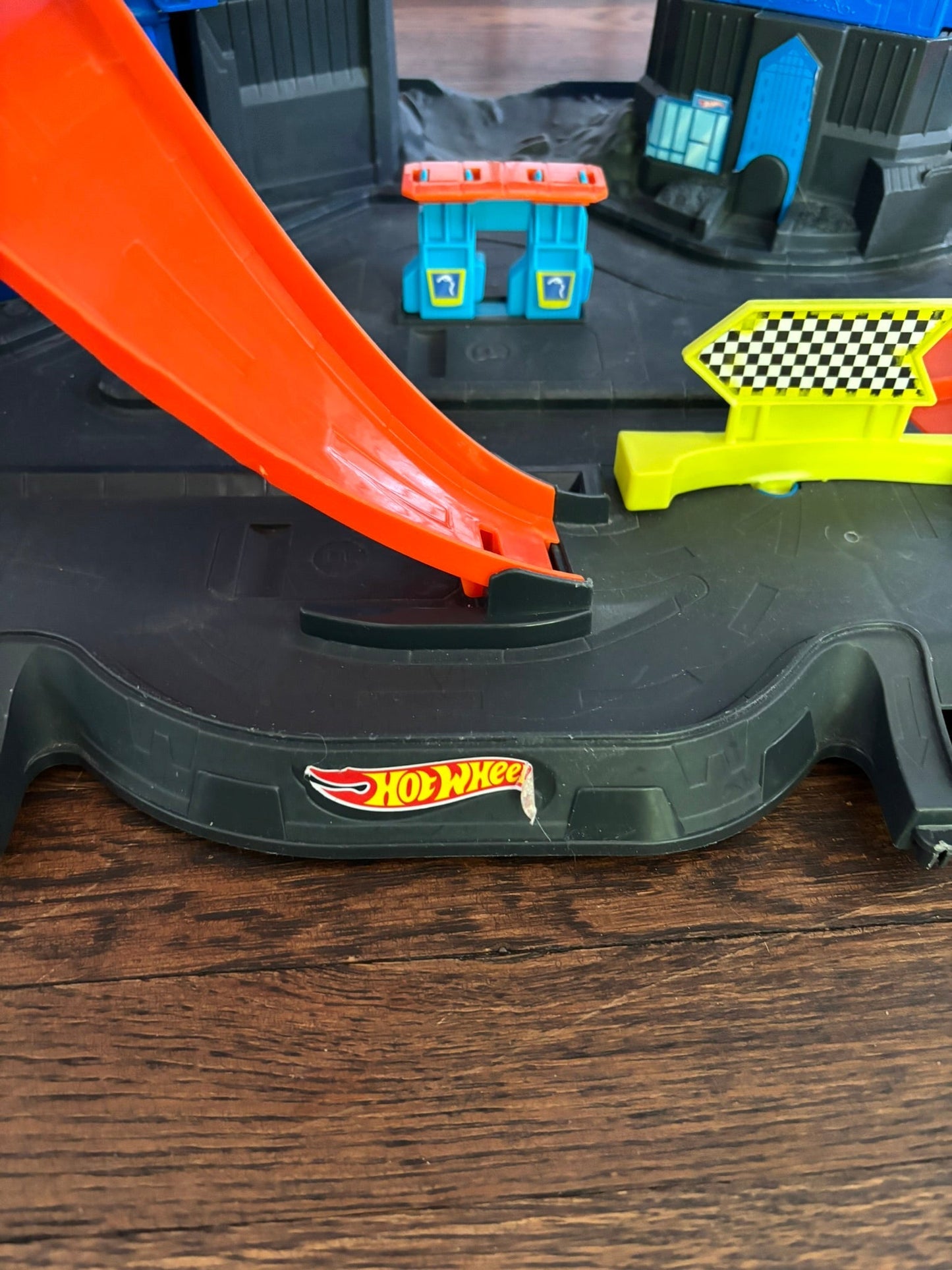 #101 Hot Wheels Ultimate Garage Playset Track