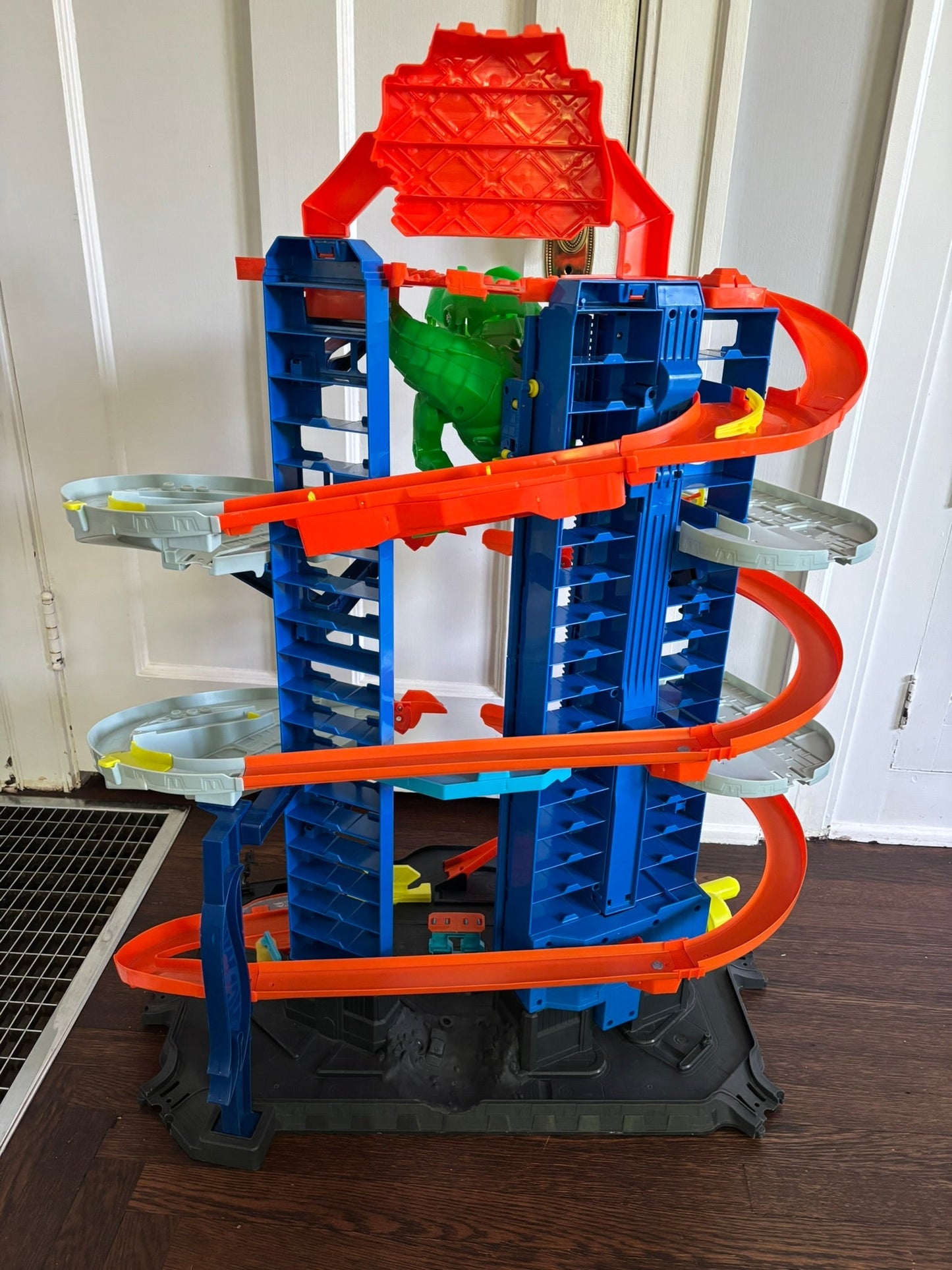 #101 Hot Wheels Ultimate Garage Playset Track