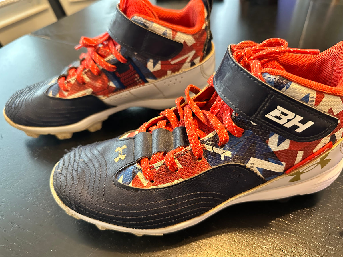 #171 Boy’s Size 5.5 Under Armour Cleats