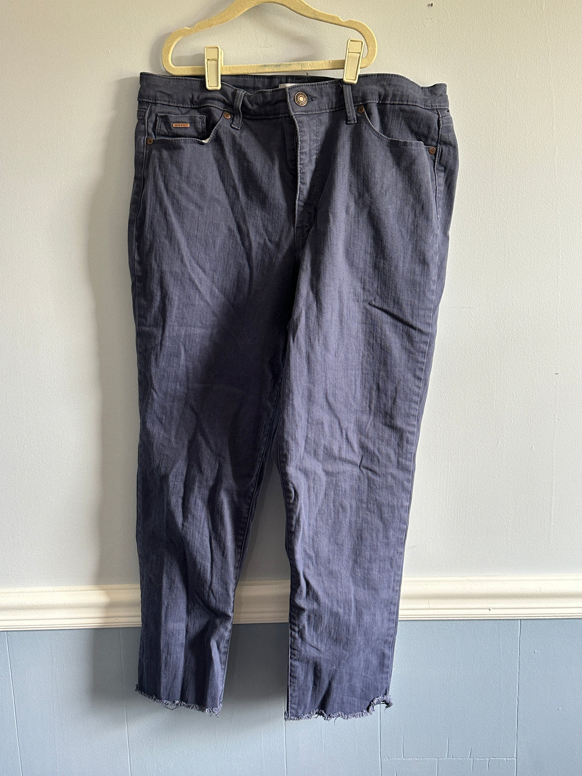 #48 Nine West Gramercy Crop Jean Women's 14