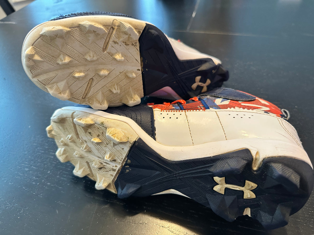 #171 Boy’s Size 5.5 Under Armour Cleats