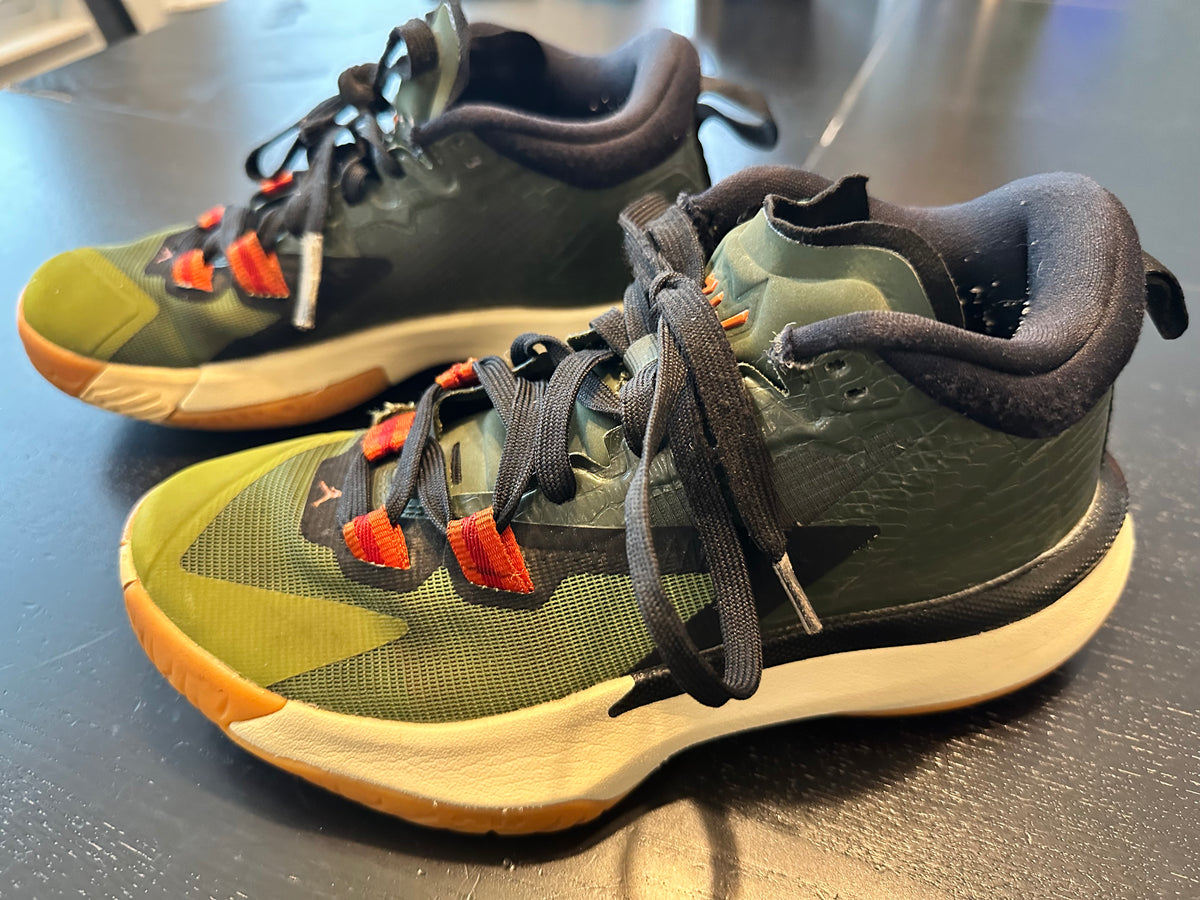 #171 Boy’s Size 5 Jordan Shoes
