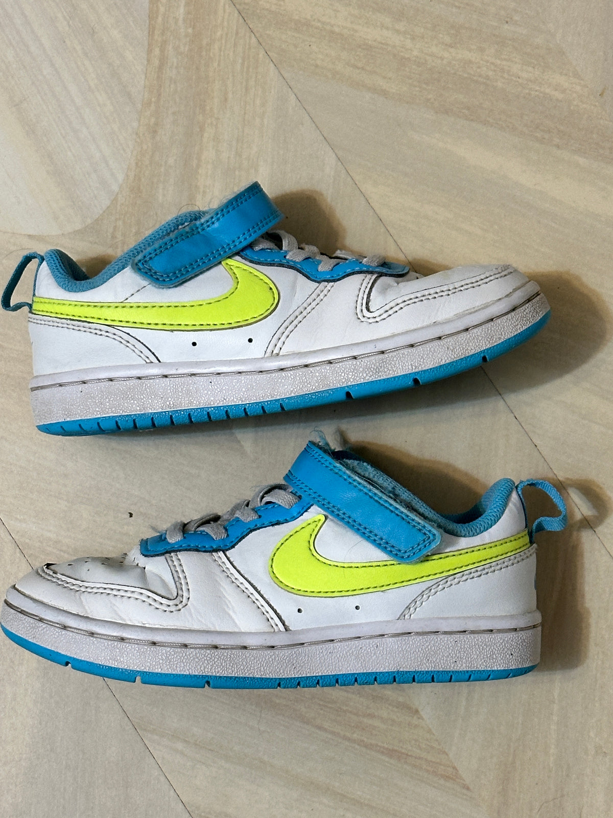 #48 Nike Sneakers Boys 12
