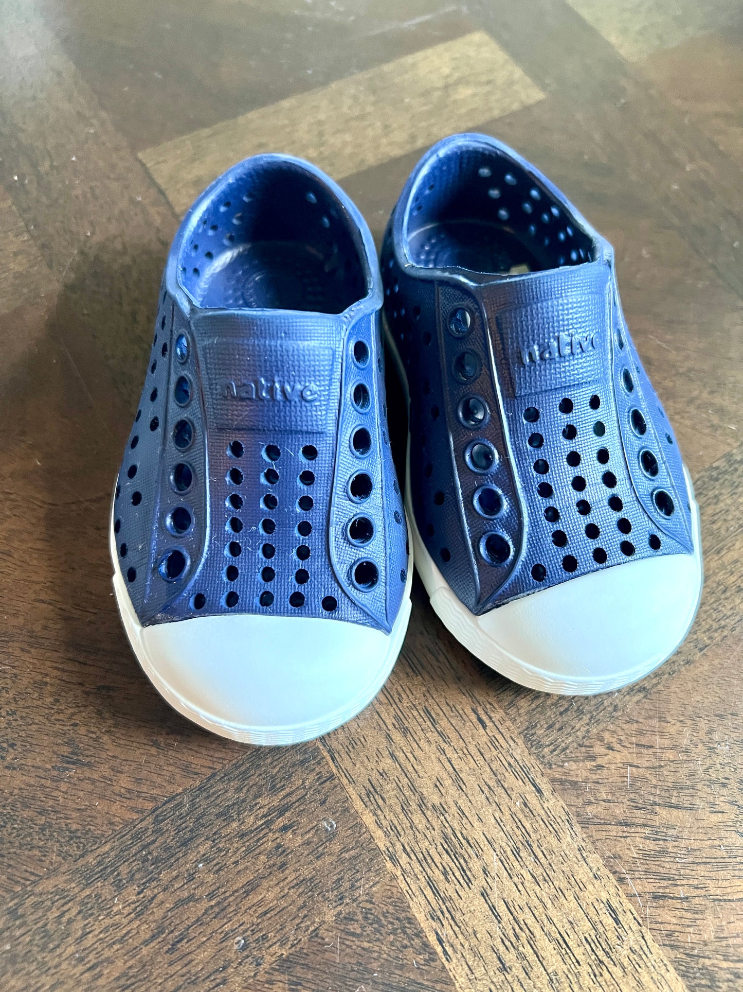 Boys navy natives, 4, EUC