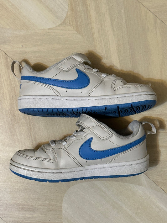 #48 Nike Sneakers Boys 12