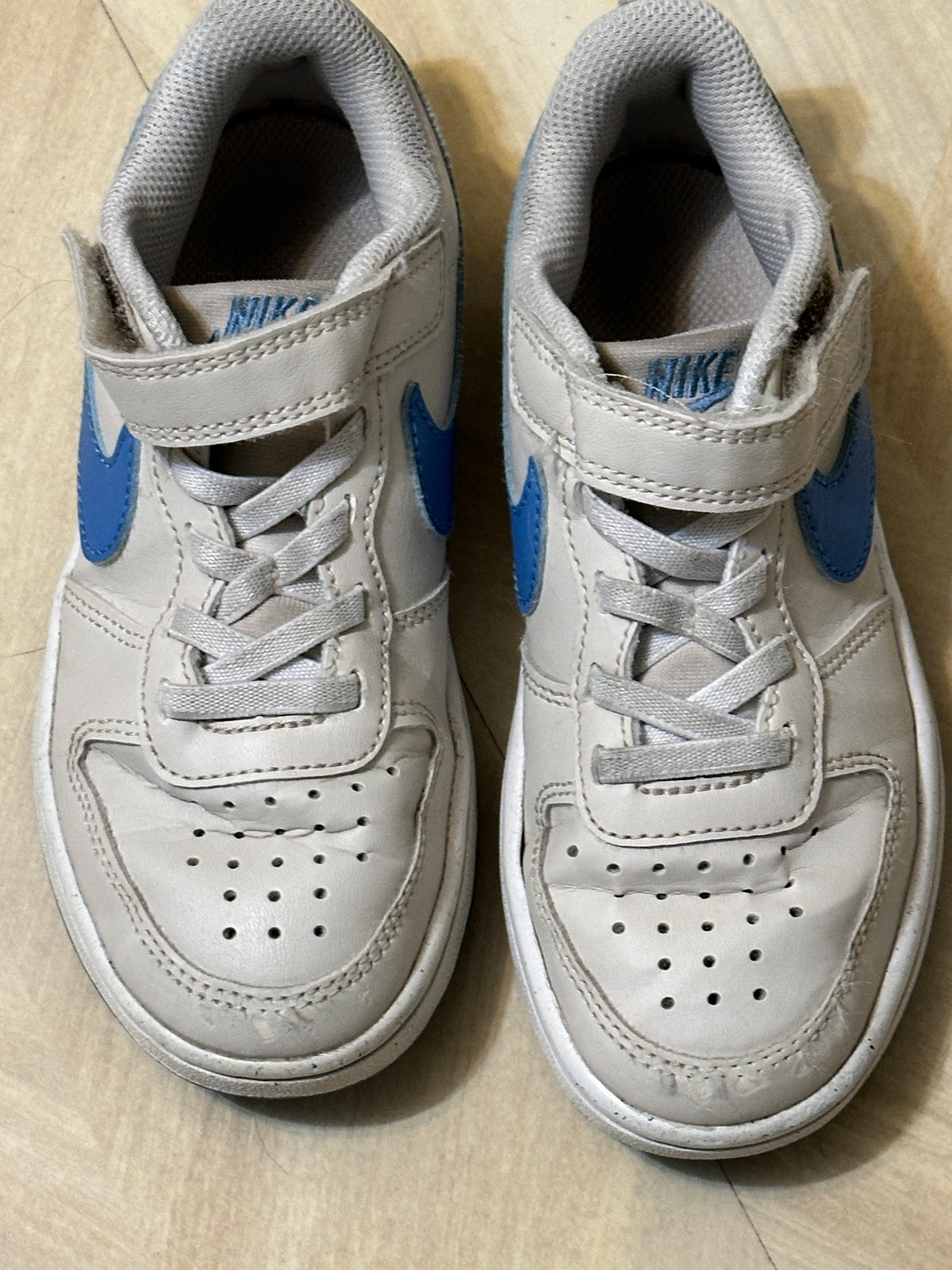 #48 Nike Sneakers Boys 12