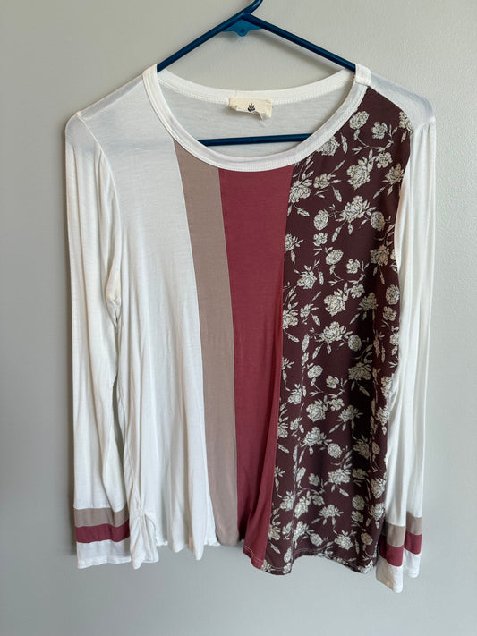 #173-reduced women's boutique long sleeve T size S