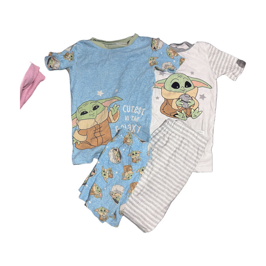 77 - Baby Yoda sz 6 PJs ** White top has color transfer priced accordingly