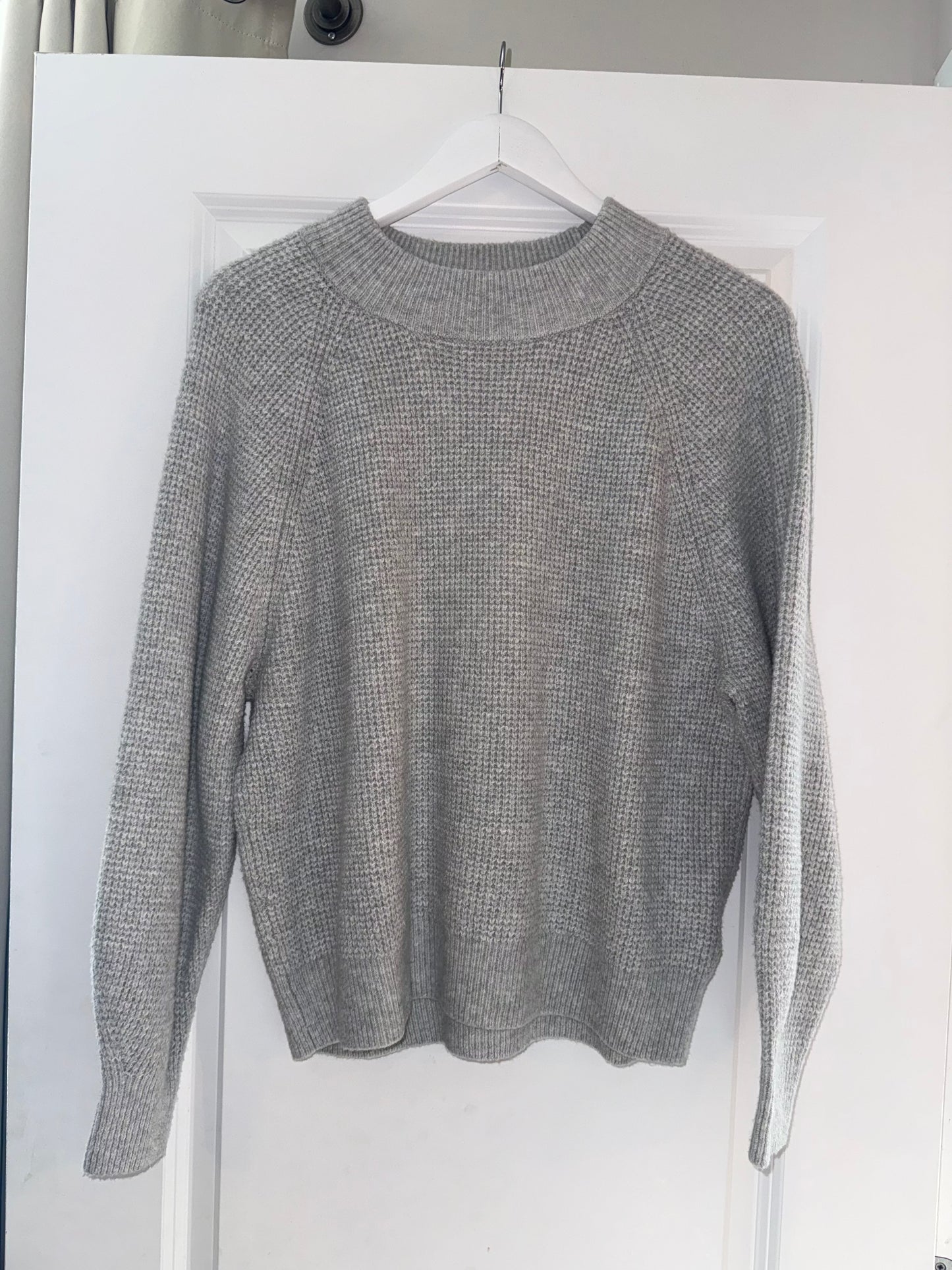 #106: Womens L GAP Sweater NWT