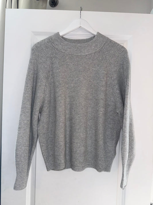 #106: Womens L GAP Sweater NWT