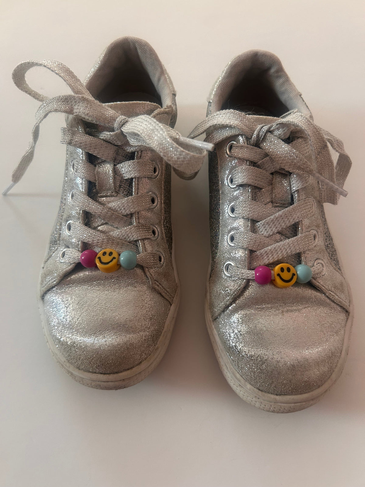 #56 girls size 1 silver sparkly casual sneakers very good to good condition