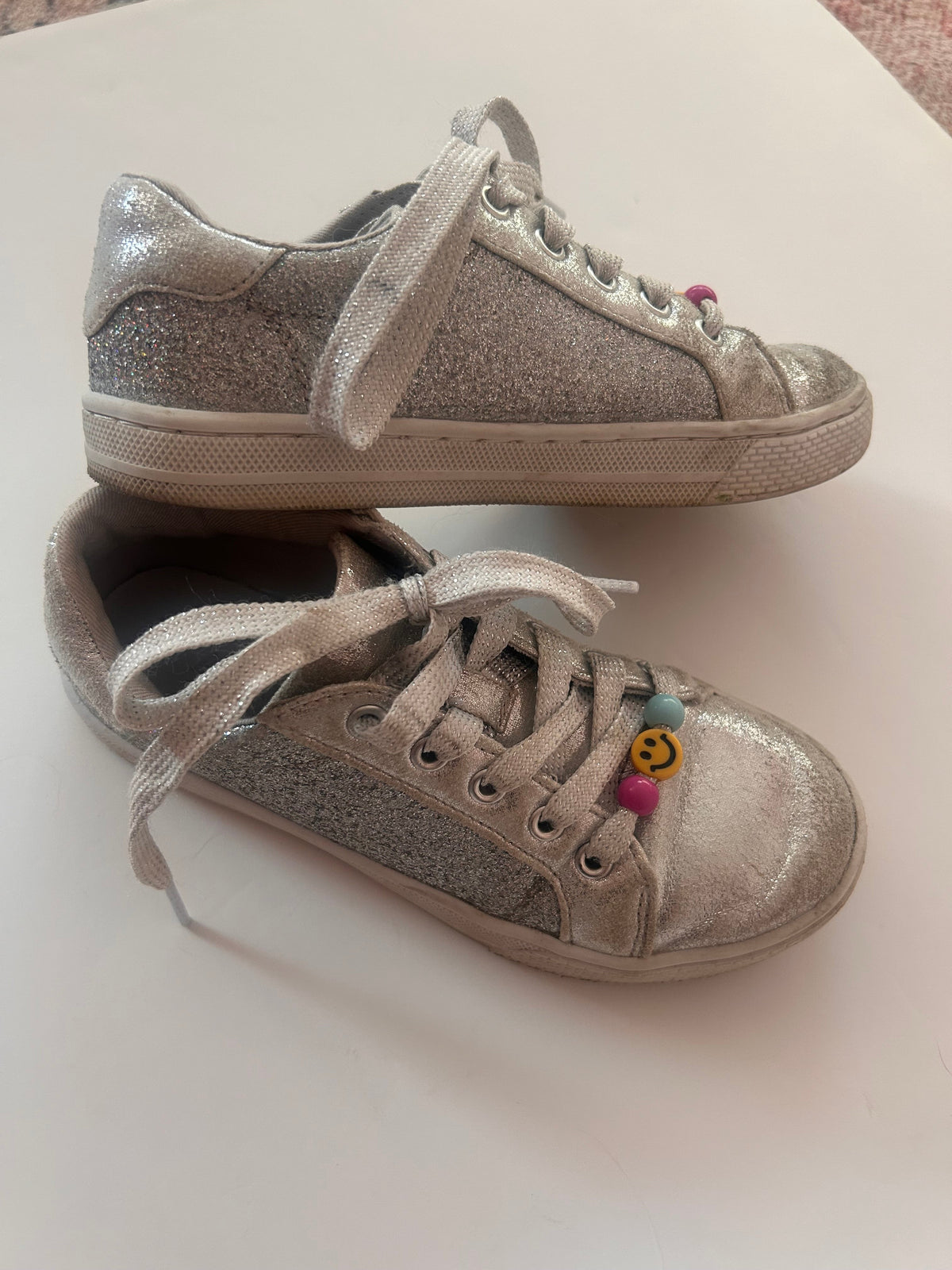 #56 girls size 1 silver sparkly casual sneakers very good to good condition