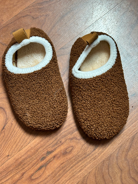 #48 Brown Slippers Boys 8-9