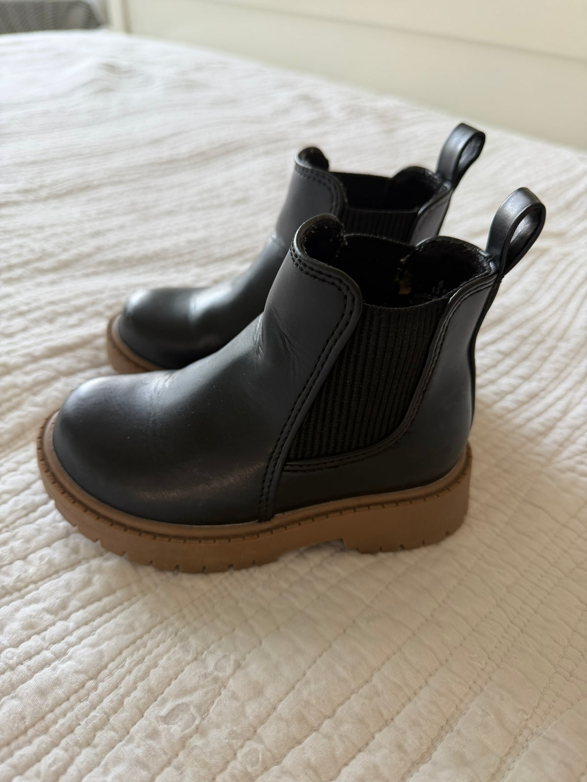 #49 Old Navy girls size 6 boots