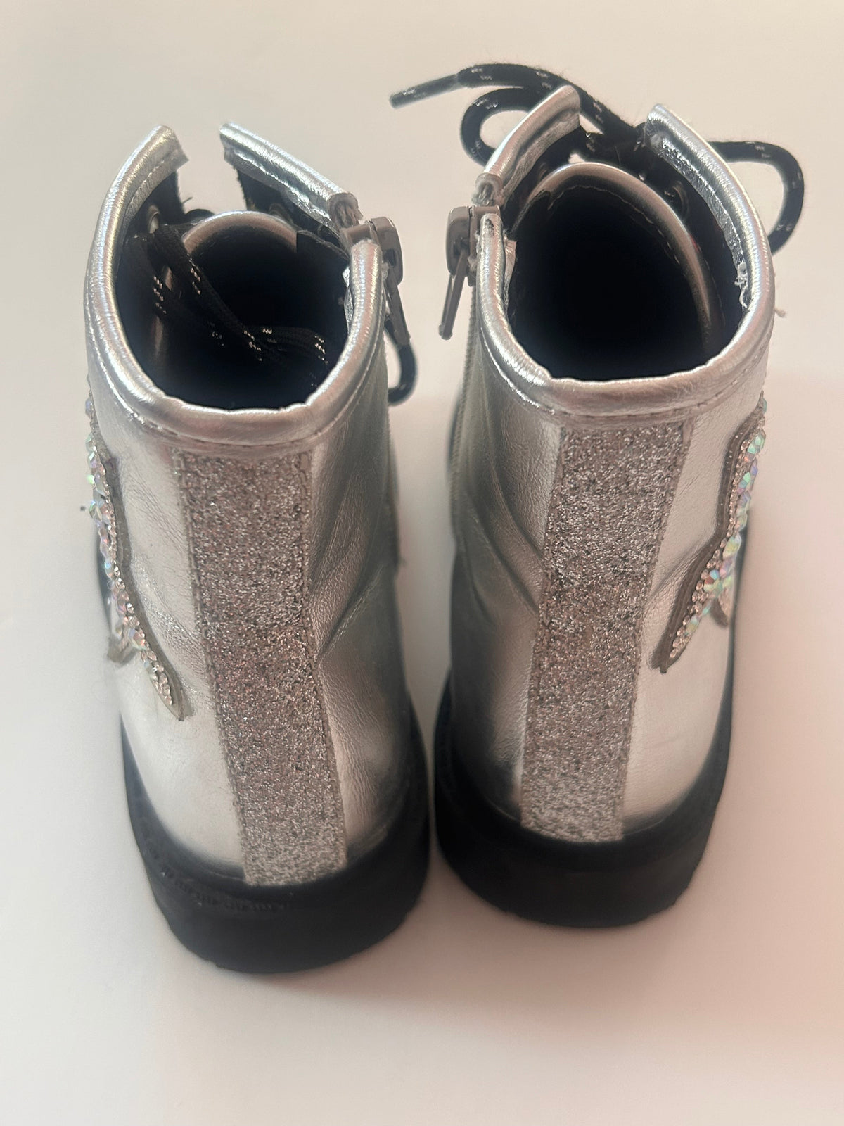 #56 girls size 13M silver boots with sparkly stars VGUC