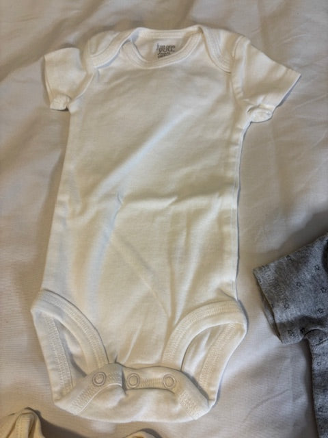 #210 Carter's Boys Bundle of Onesies Size 3 month "animal onesies" 4 included